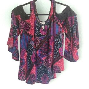 *SOLD*  1X PLUS Monroe & Main Multi Color Cold Shoulder Sweet Caroline Top Boho